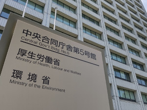 再)　出生数が９年連続で最少更新７２万９８８人…２４年、人口の自然減は過去最大８９万７６９６人